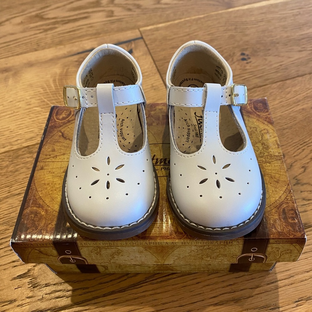 White FootMates Mary Jane shoes. Toddler girl size 5.5